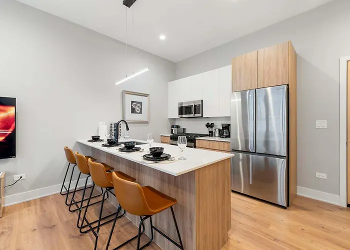 2bd 2ba Condo- Steps To With Gym & Parking * Chicago