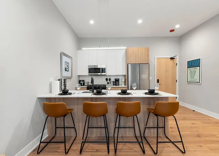 Appartamento 2bd 2ba Condo- Steps To With Gym & Parking