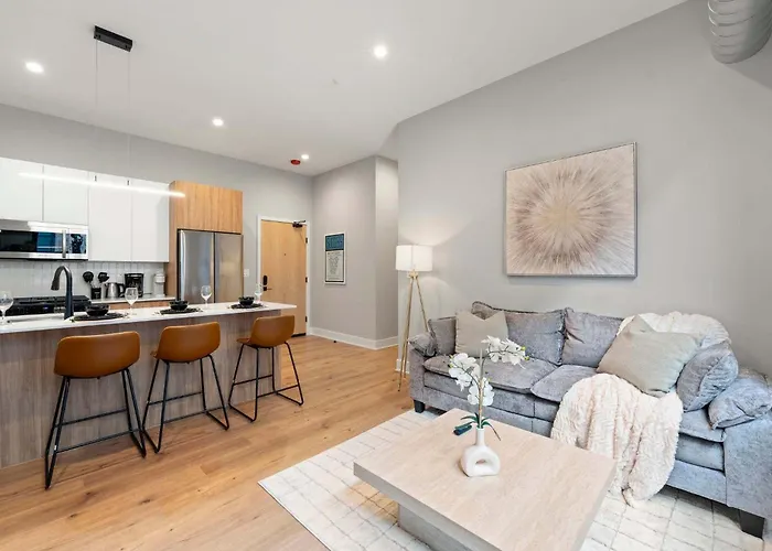 2bd 2ba Condo- Steps To With Gym & Parking Appartamento