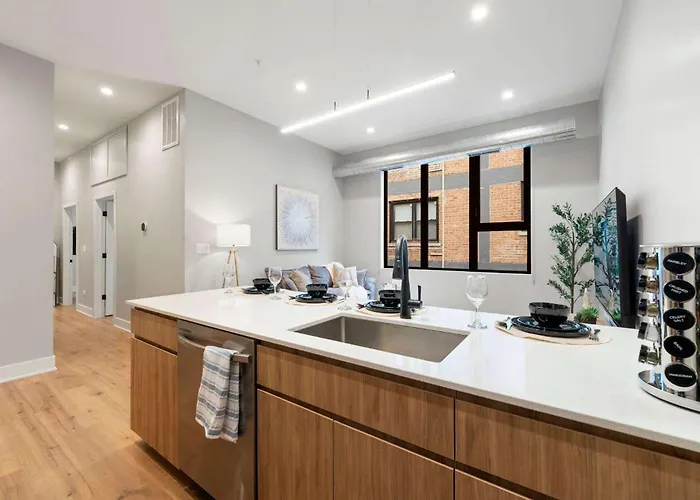 Appartamento 2bd 2ba Condo- Steps To With Gym & Parking