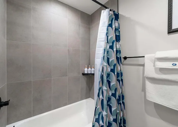 2bd 2ba Condo- Steps To With Gym & Parking Appartamento