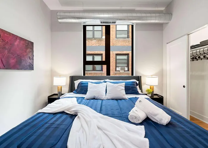 2bd 2ba Condo- Steps To With Gym & Parking * Chicago