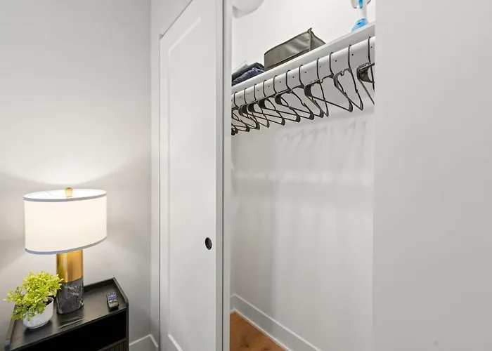 2bd 2ba Condo- Steps To With Gym & Parking *