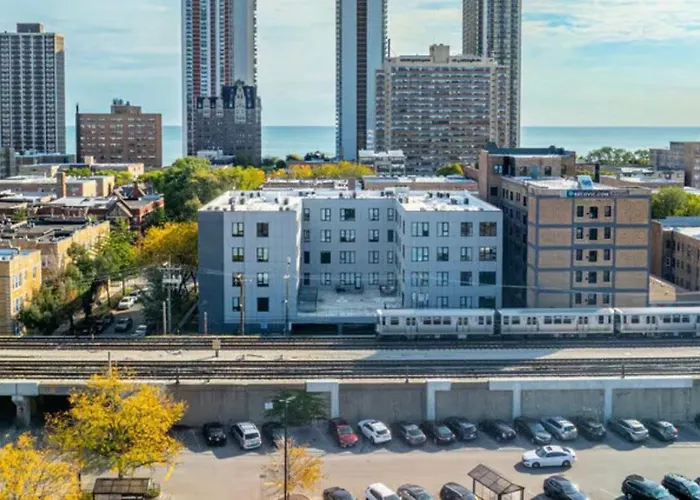 Appartamento 2bd 2ba Condo- Steps To With Gym & Parking *