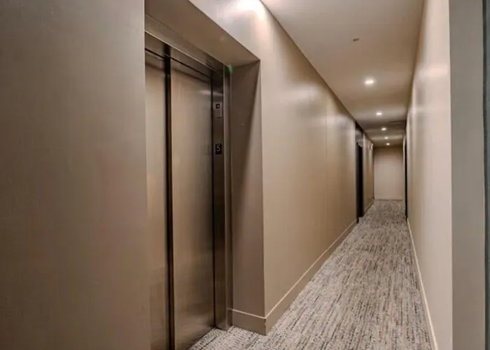 2bd 2ba Condo- Steps To With Gym & Parking Appartamento *