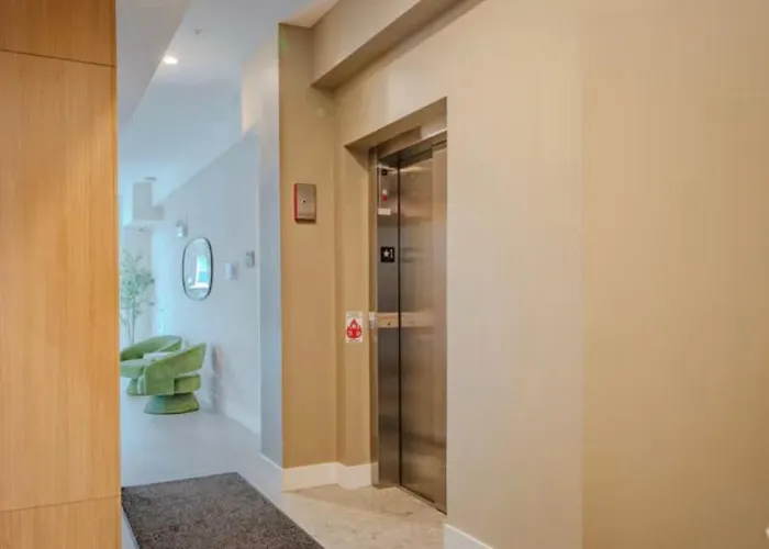 2bd 2ba Condo- Steps To With Gym & Parking Appartamento *