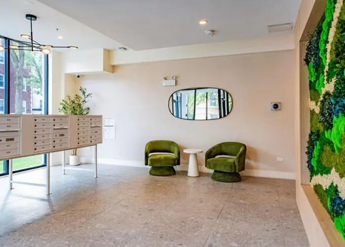 2bd 2ba Condo- Steps To With Gym & Parking Appartamento