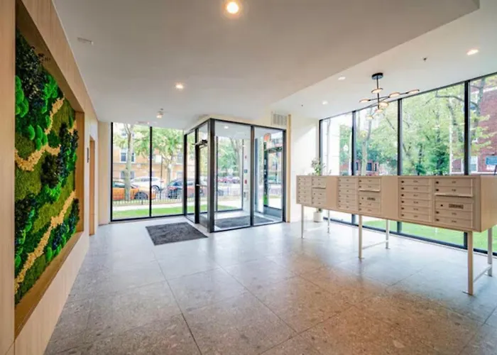 2bd 2ba Condo- Steps To With Gym & Parking Chicago